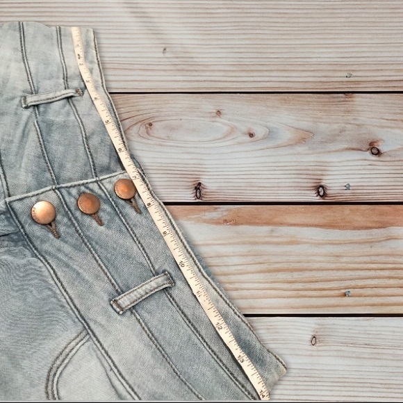 Refuge Light Wash Button Fly Jeans - Picture 3 of 8